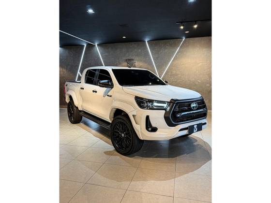 TOYOTA HILUX 2.8 D-4D TURBO DIESEL CD SRX PLUS 4X4 AUTOMÁTICO TOYOTA HILUX 2.8 D-4D TURBO DIESEL CD SRX PLUS 4X4 AUTOMÁTICO